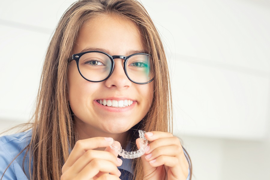 Straighten Your Smile, Seamlessly: The Advantages of Clear Aligners